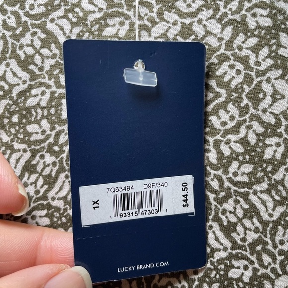 Lucky Brand army green with white print Top sz 1X - Picture 3 of 6